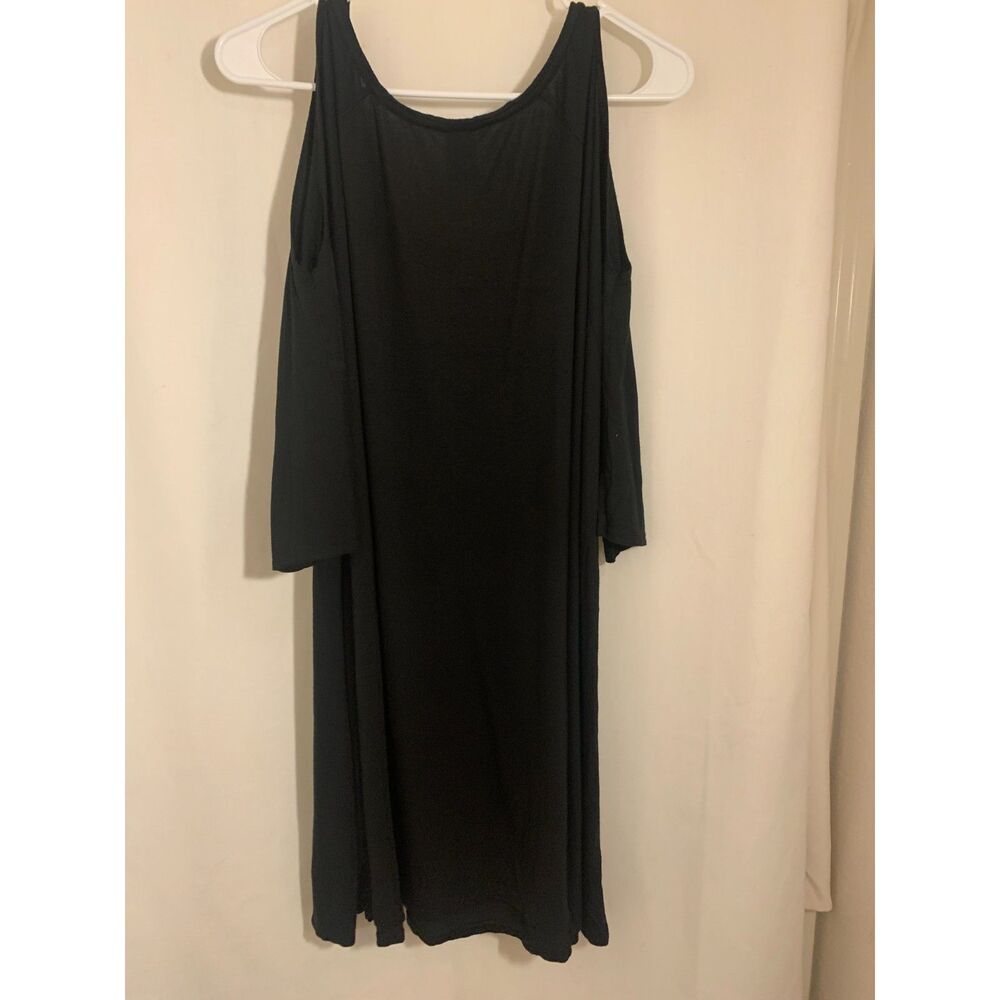 Chic and comfortable Terra & Sky black short‑sleev size 2X w/shoulder slits